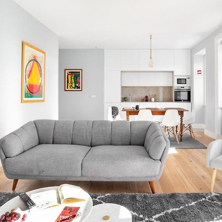 Joivy Marvelous 3-Bed Home With Astonishing View And Terrace, Nearby St George Castle Lisbon Luaran gambar