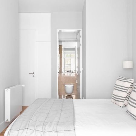 Joivy Marvelous 3-Bed Home With Astonishing View And Terrace, Nearby St George Castle Lisbon Luaran gambar