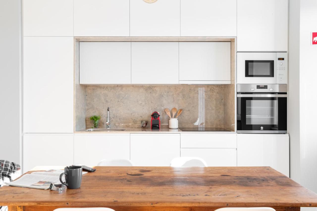 Joivy Marvelous 3-Bed Home With Astonishing View And Terrace, Nearby St George Castle Lisbon Luaran gambar