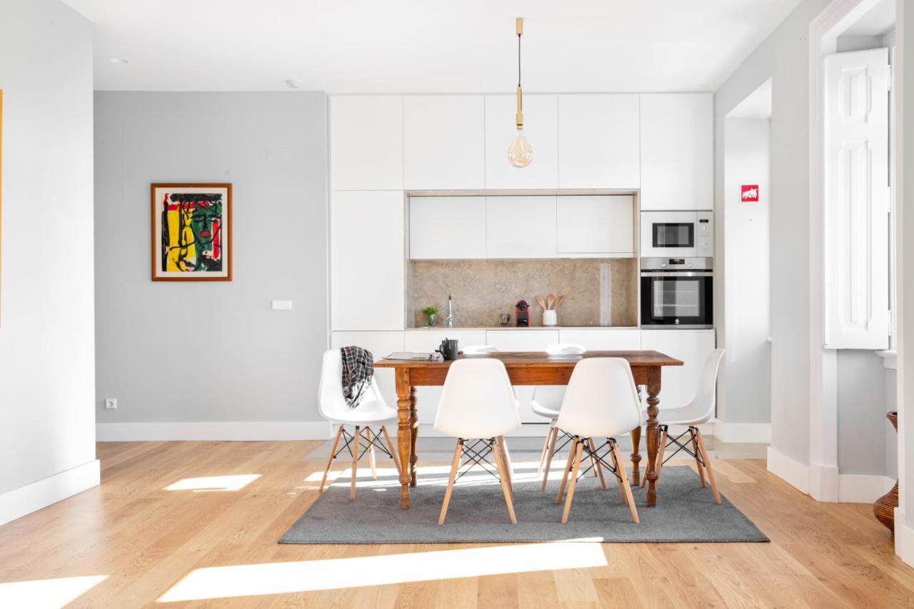 Joivy Marvelous 3-Bed Home With Astonishing View And Terrace, Nearby St George Castle Lisbon Luaran gambar
