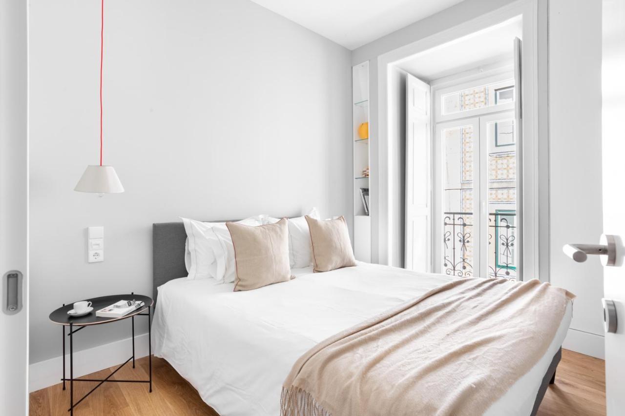 Joivy Marvelous 3-Bed Home With Astonishing View And Terrace, Nearby St George Castle Lisbon Luaran gambar
