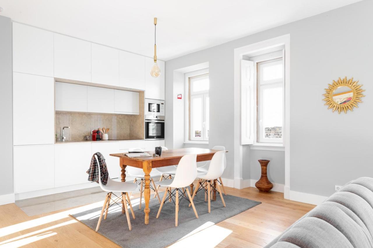 Joivy Marvelous 3-Bed Home With Astonishing View And Terrace, Nearby St George Castle Lisbon Luaran gambar