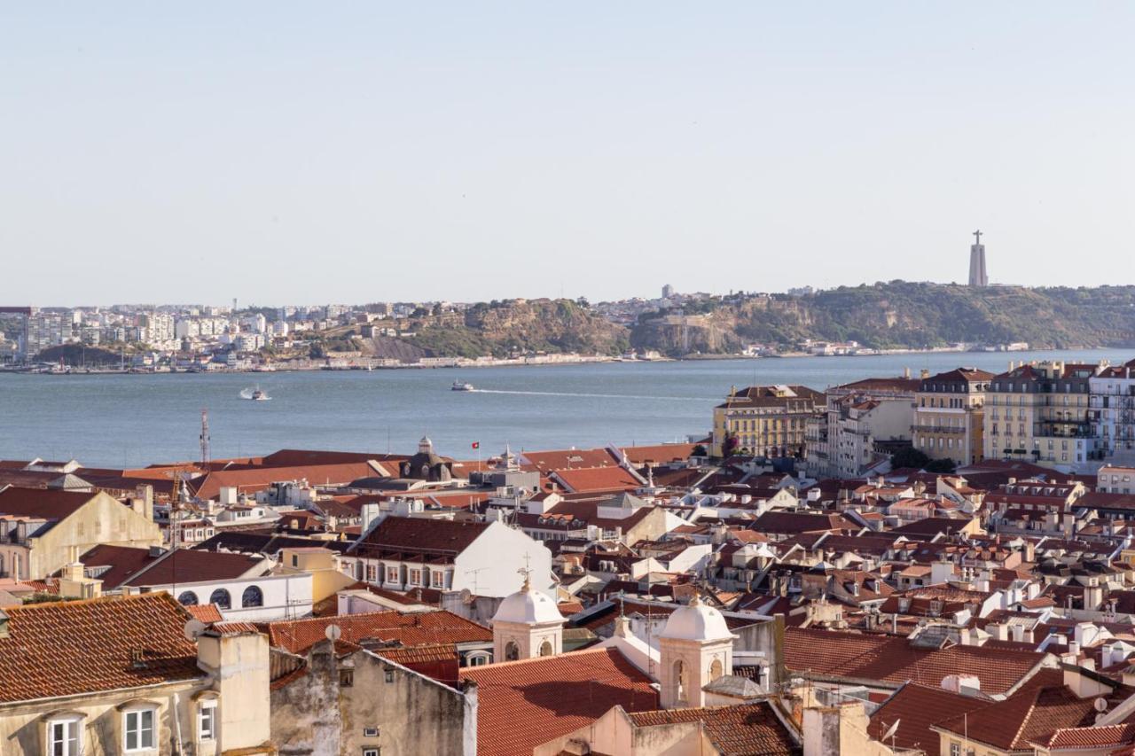 Joivy Marvelous 3-Bed Home With Astonishing View And Terrace, Nearby St George Castle Lisbon Luaran gambar