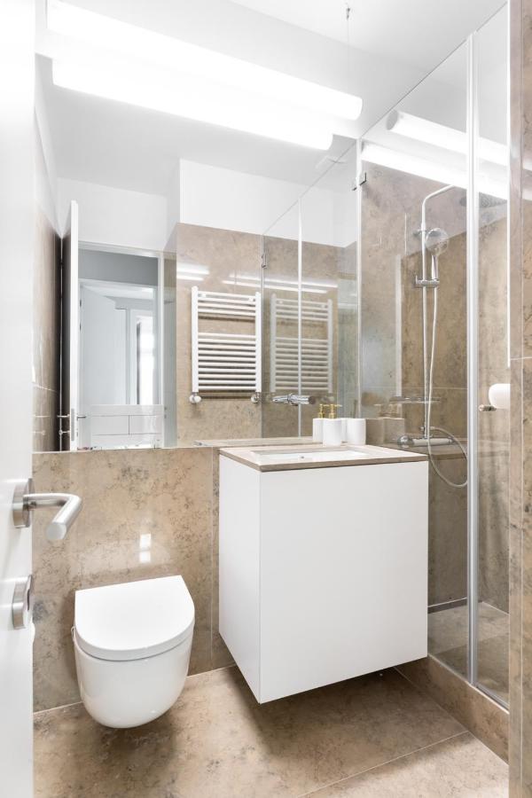 Joivy Marvelous 3-Bed Home With Astonishing View And Terrace, Nearby St George Castle Lisbon Luaran gambar