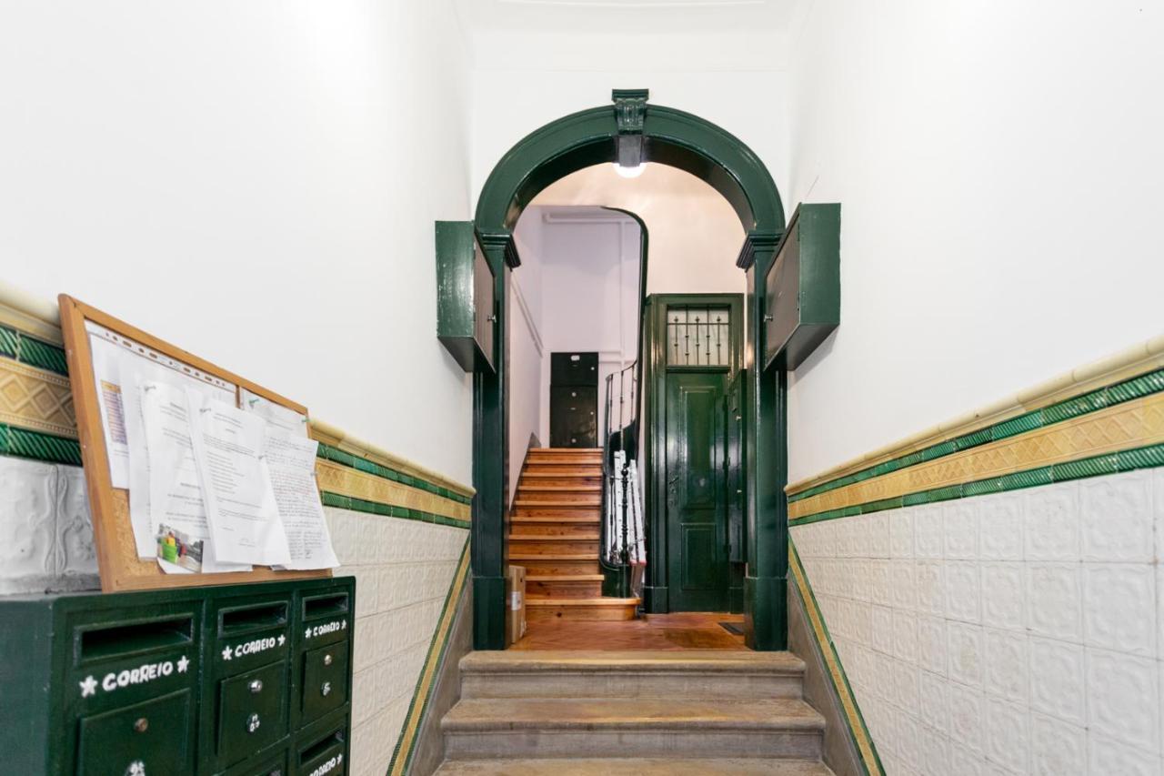 Joivy Marvelous 3-Bed Home With Astonishing View And Terrace, Nearby St George Castle Lisbon Luaran gambar