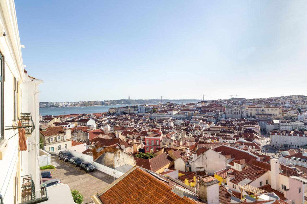 Joivy Marvelous 3-Bed Home With Astonishing View And Terrace, Nearby St George Castle Lisbon Luaran gambar