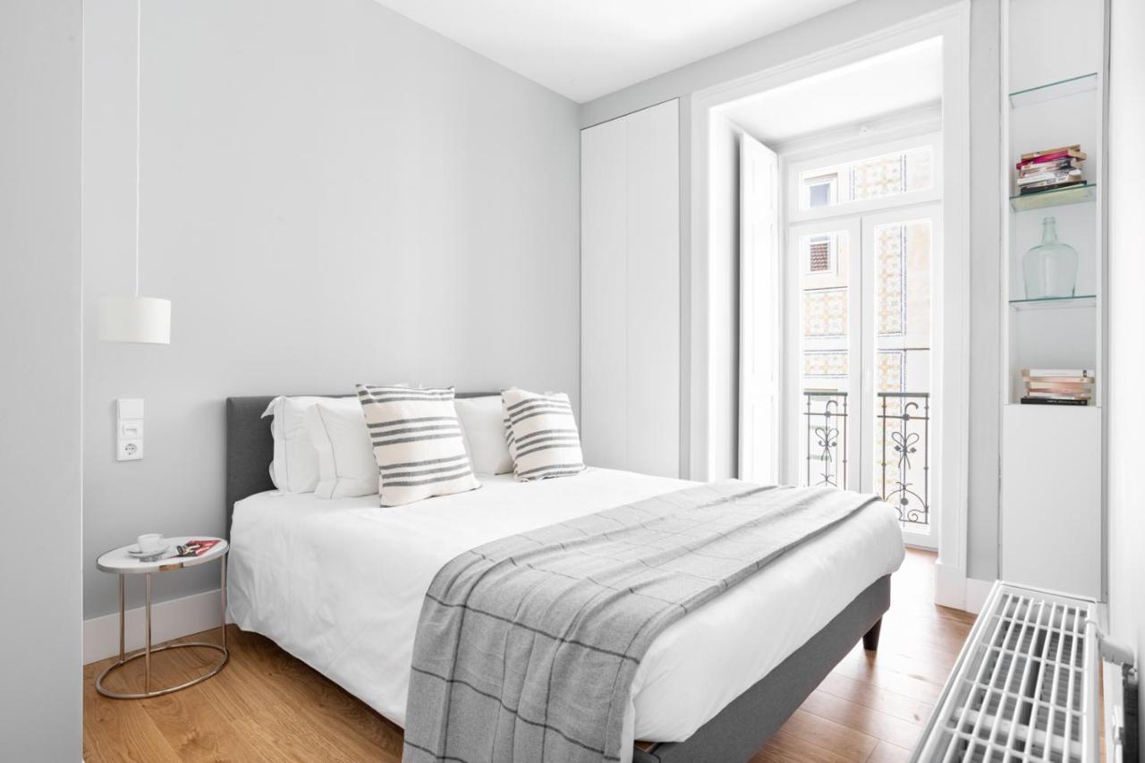 Joivy Marvelous 3-Bed Home With Astonishing View And Terrace, Nearby St George Castle Lisbon Luaran gambar