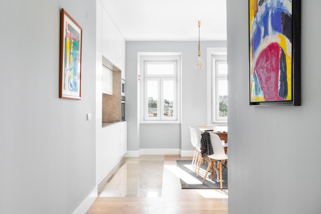 Joivy Marvelous 3-Bed Home With Astonishing View And Terrace, Nearby St George Castle Lisbon Luaran gambar