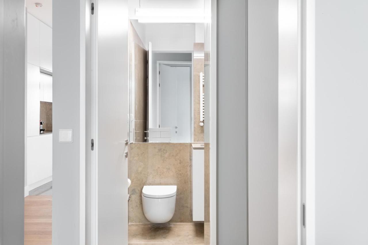 Joivy Marvelous 3-Bed Home With Astonishing View And Terrace, Nearby St George Castle Lisbon Luaran gambar