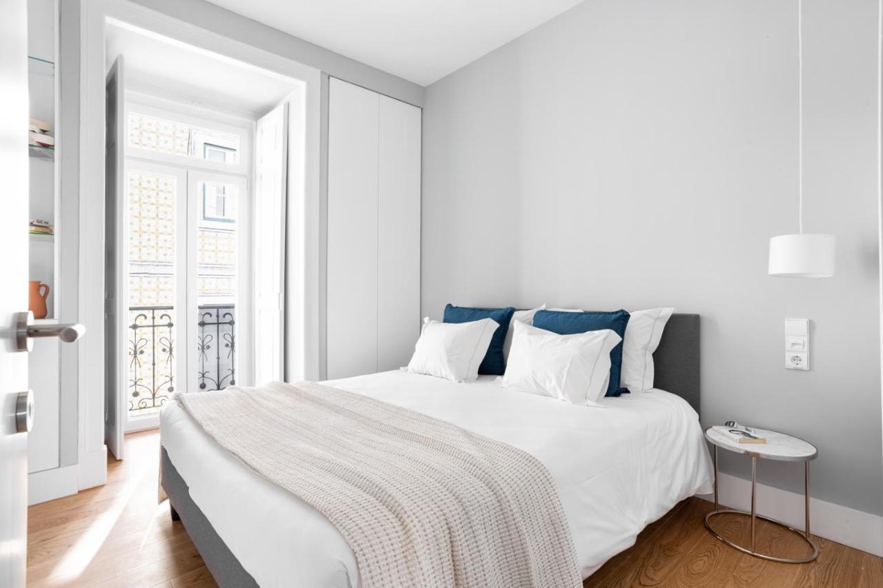 Joivy Marvelous 3-Bed Home With Astonishing View And Terrace, Nearby St George Castle Lisbon Luaran gambar