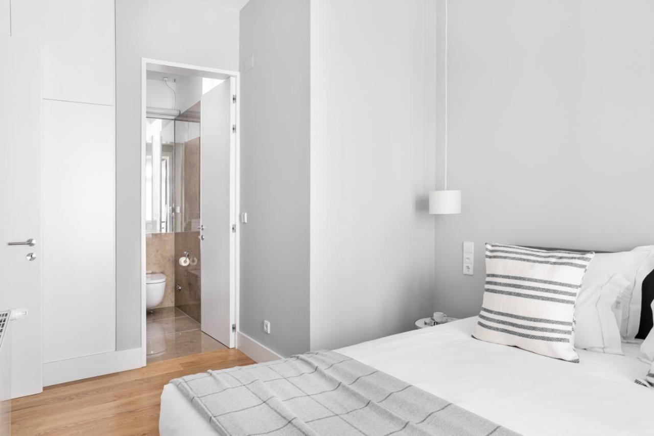 Joivy Marvelous 3-Bed Home With Astonishing View And Terrace, Nearby St George Castle Lisbon Luaran gambar
